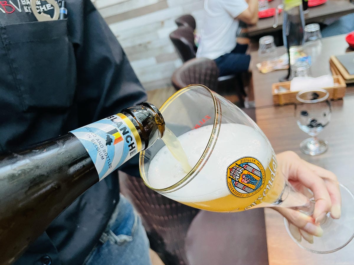 【ABV美式餐酒館】台北東區大安區美式餐廳推薦!以十九世紀淘金潮為發想,開礦拓荒極具野性的西部風格300款的世界精釀啤酒任你挑快揪三五好友一起大烤吃肉大口喝酒!