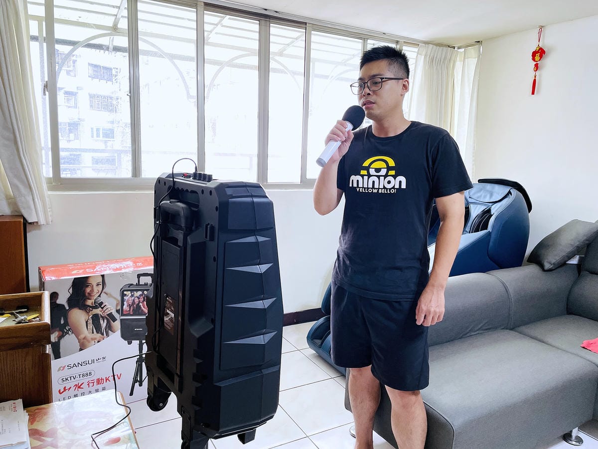 【SANSUI山水】15吋觸控螢幕拉桿式行動KTV(SKTV-T888)『歌神』看過來!家中一秒變KTV包廂唱歌嗨到爆!派對超夯K歌神器,海量歌單唱不完!