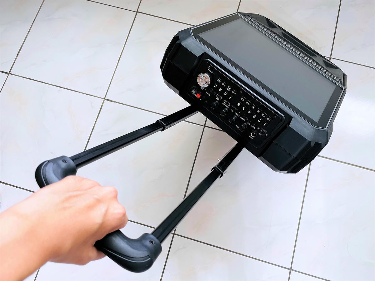 【SANSUI山水】15吋觸控螢幕拉桿式行動KTV(SKTV-T888)『歌神』看過來!家中一秒變KTV包廂唱歌嗨到爆!派對超夯K歌神器,海量歌單唱不完!