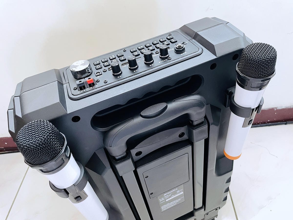 【SANSUI山水】15吋觸控螢幕拉桿式行動KTV(SKTV-T888)『歌神』看過來!家中一秒變KTV包廂唱歌嗨到爆!派對超夯K歌神器,海量歌單唱不完!