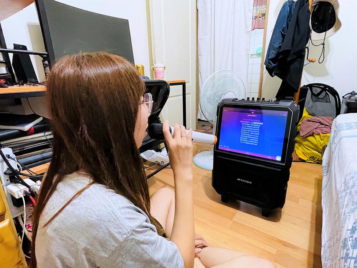 【SANSUI山水】15吋觸控螢幕拉桿式行動KTV(SKTV-T888)『歌神』看過來!家中一秒變KTV包廂唱歌嗨到爆!派對超夯K歌神器,海量歌單唱不完!