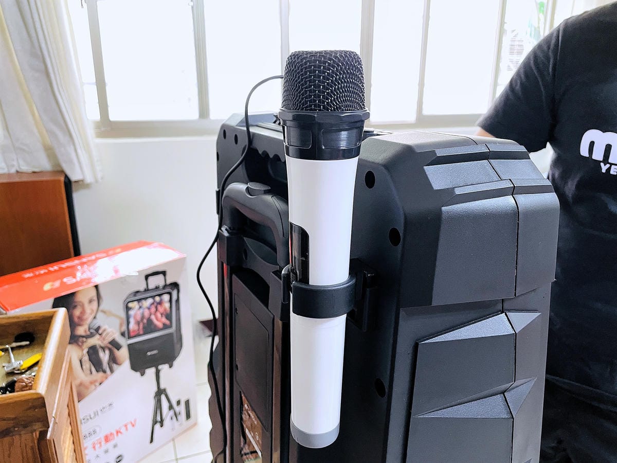 【SANSUI山水】15吋觸控螢幕拉桿式行動KTV(SKTV-T888)『歌神』看過來!家中一秒變KTV包廂唱歌嗨到爆!派對超夯K歌神器,海量歌單唱不完!