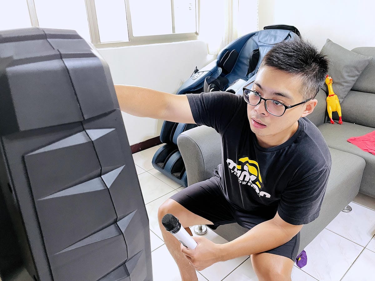 【SANSUI山水】15吋觸控螢幕拉桿式行動KTV(SKTV-T888)『歌神』看過來!家中一秒變KTV包廂唱歌嗨到爆!派對超夯K歌神器,海量歌單唱不完!