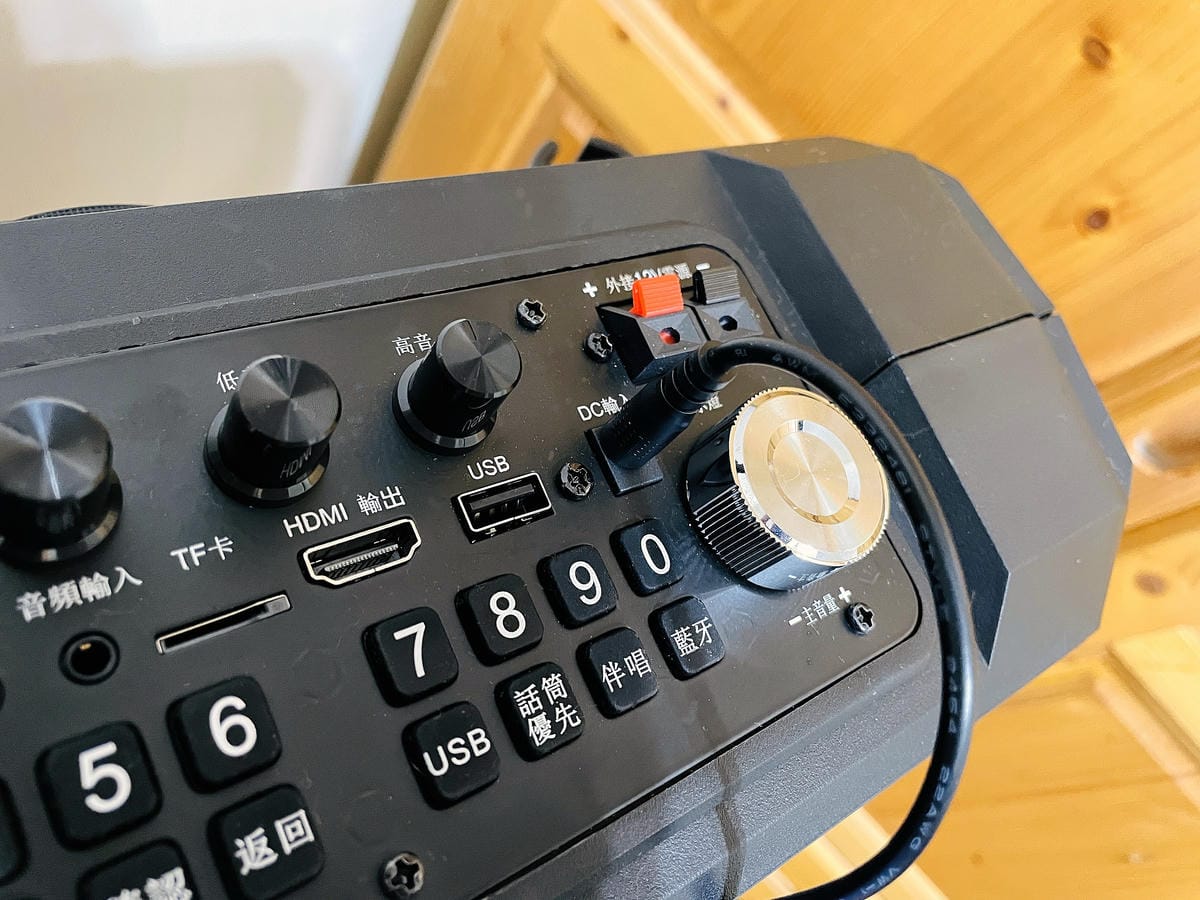 【SANSUI山水】15吋觸控螢幕拉桿式行動KTV(SKTV-T888)『歌神』看過來!家中一秒變KTV包廂唱歌嗨到爆!派對超夯K歌神器,海量歌單唱不完!