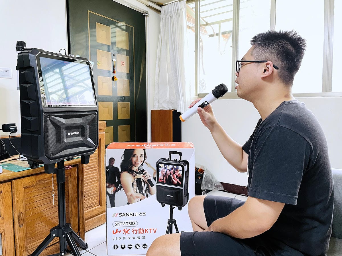 【SANSUI山水】15吋觸控螢幕拉桿式行動KTV(SKTV-T888)『歌神』看過來!家中一秒變KTV包廂唱歌嗨到爆!派對超夯K歌神器,海量歌單唱不完!