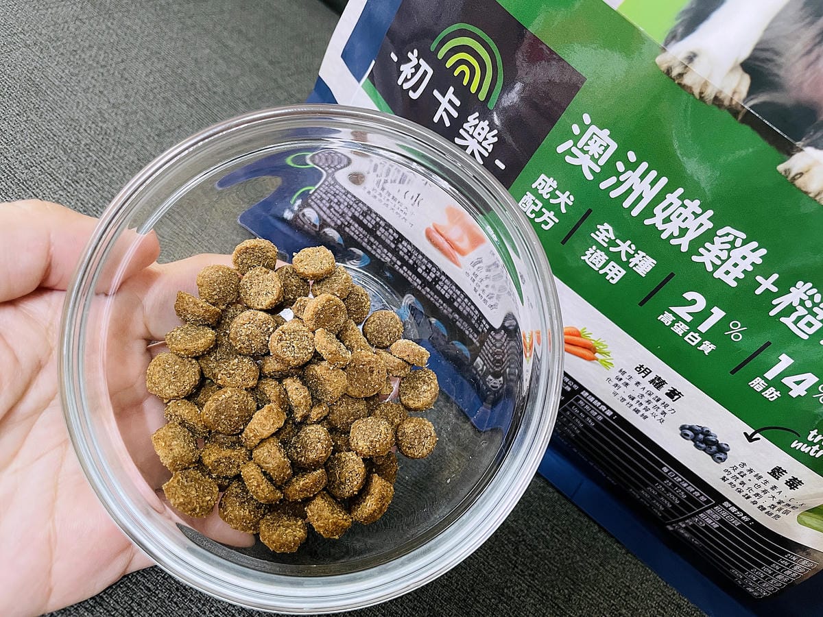 【初卡樂True Colours】狗飼料推薦!『澳洲羔羊糙米』、『澳洲嫩雞糙米』,來自澳洲的健康營養配方小臘腸咪咪愛吃的美味狗糧!