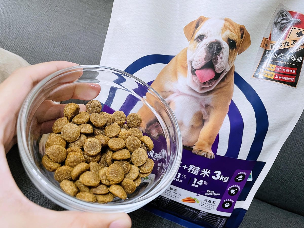 【初卡樂True Colours】狗飼料推薦!『澳洲羔羊糙米』、『澳洲嫩雞糙米』,來自澳洲的健康營養配方小臘腸咪咪愛吃的美味狗糧!
