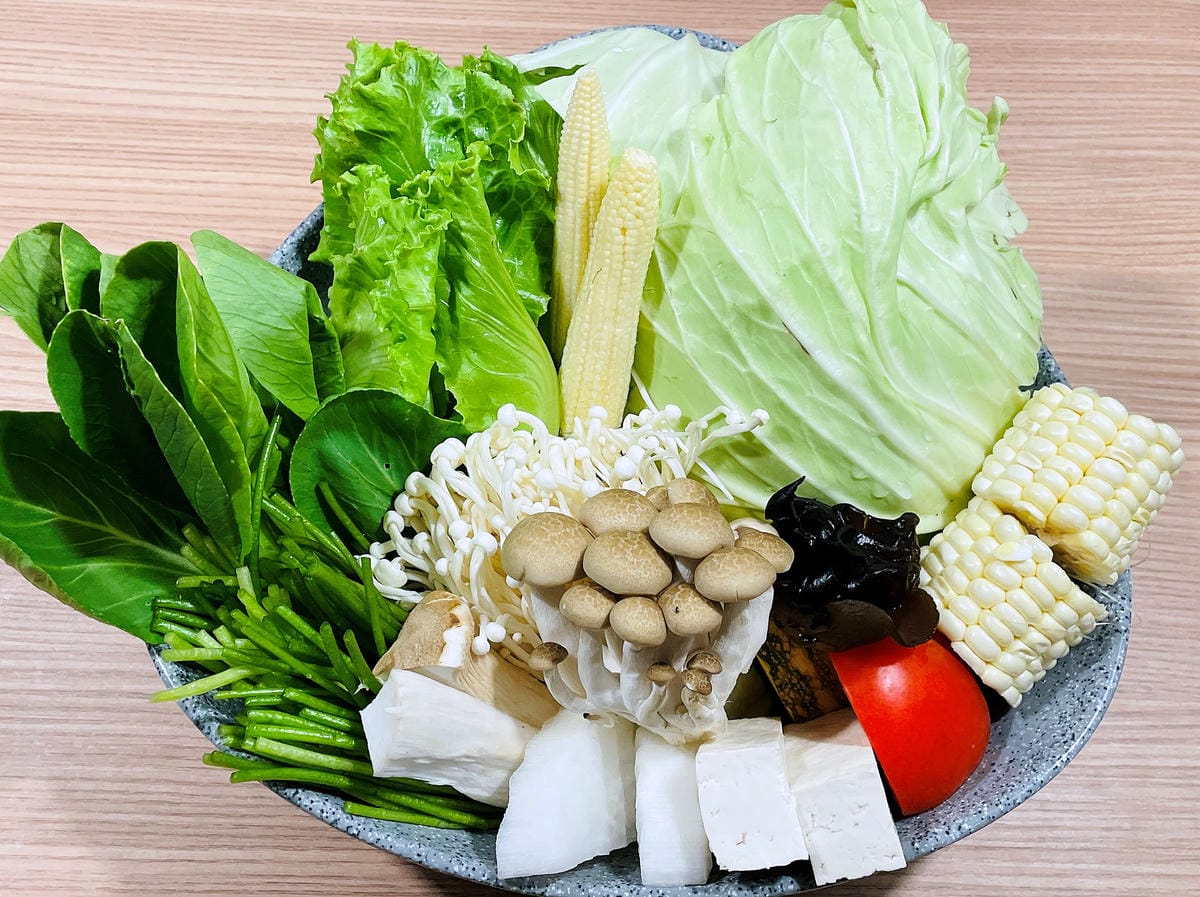 【追樂泰式火鍋 板橋重慶店】火鍋第一品牌-最狂排隊名店,湯頭『泰』正點了!最強「祕式泰式冬陰功」酸爽甘甜「椰子雞」水嫩椰肉讓人驚喜!