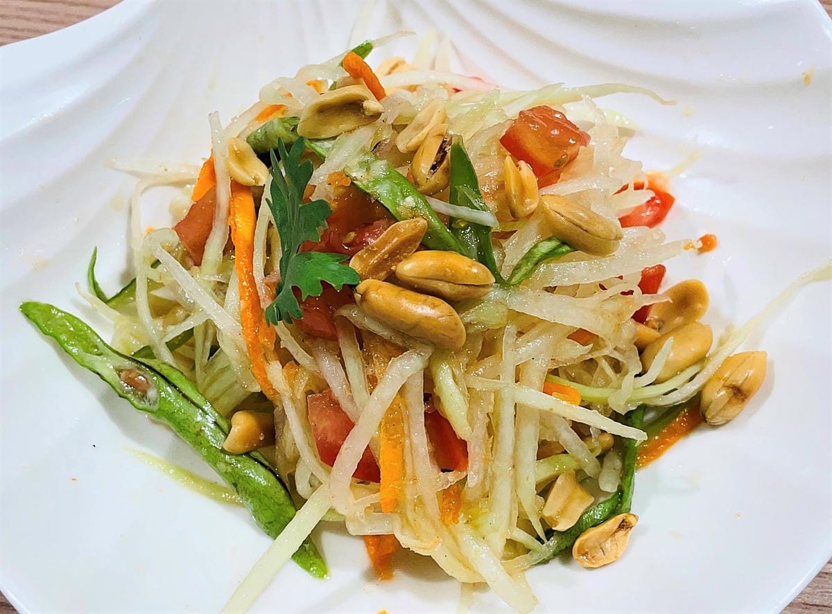 【追樂泰式火鍋 板橋重慶店】火鍋第一品牌-最狂排隊名店,湯頭『泰』正點了!最強「祕式泰式冬陰功」酸爽甘甜「椰子雞」水嫩椰肉讓人驚喜!