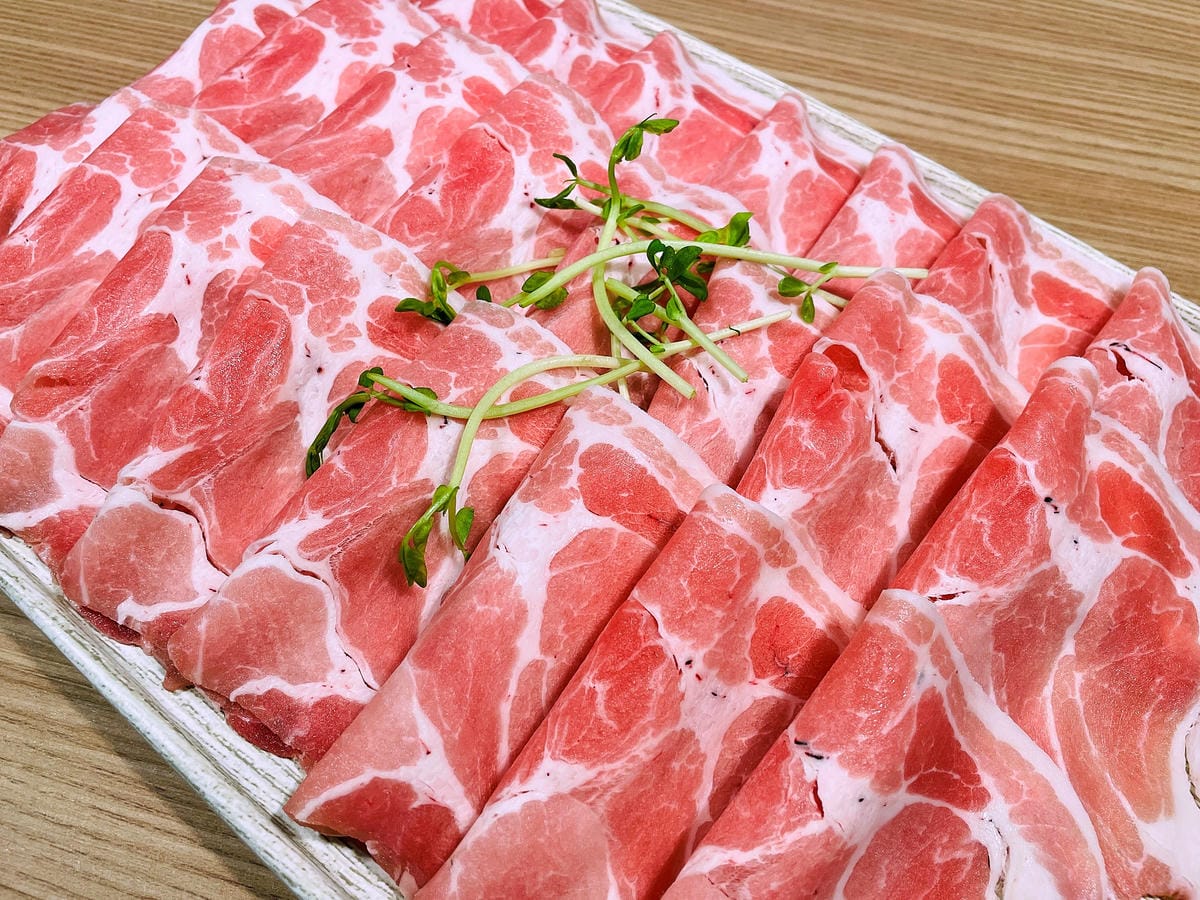 【追樂泰式火鍋 板橋重慶店】火鍋第一品牌-最狂排隊名店,湯頭『泰』正點了!最強「祕式泰式冬陰功」酸爽甘甜「椰子雞」水嫩椰肉讓人驚喜!