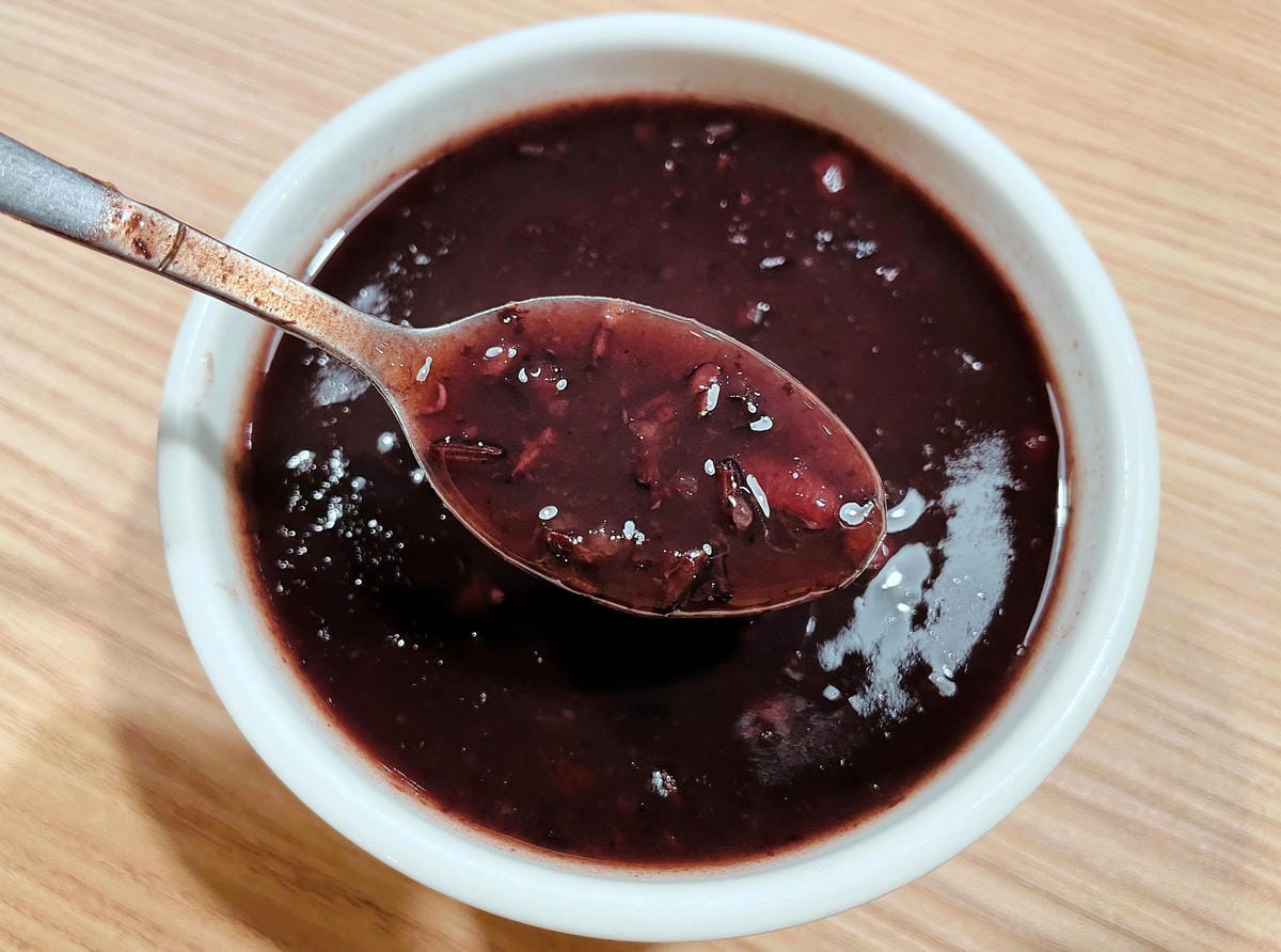 【追樂泰式火鍋 板橋重慶店】火鍋第一品牌-最狂排隊名店,湯頭『泰』正點了!最強「祕式泰式冬陰功」酸爽甘甜「椰子雞」水嫩椰肉讓人驚喜!