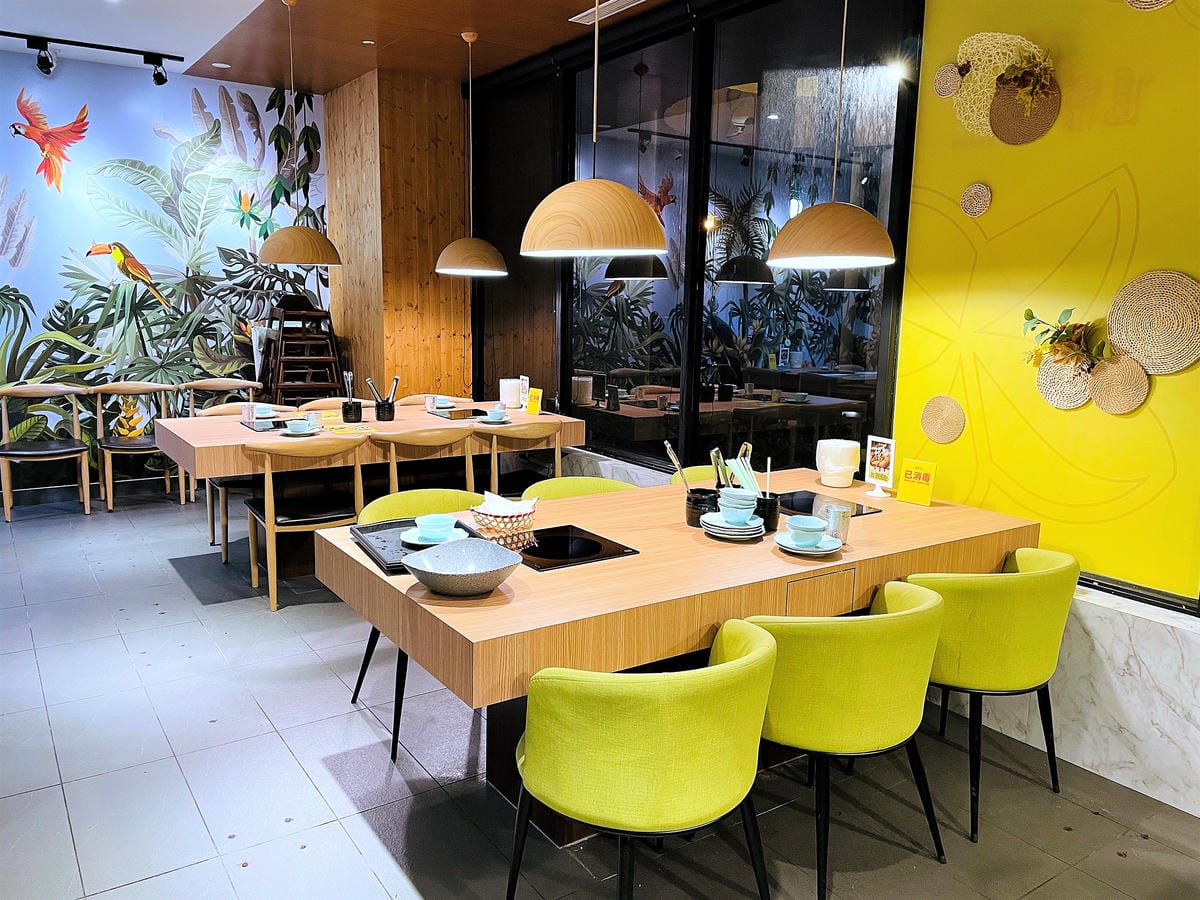 【追樂泰式火鍋 板橋重慶店】火鍋第一品牌-最狂排隊名店,湯頭『泰』正點了!最強「祕式泰式冬陰功」酸爽甘甜「椰子雞」水嫩椰肉讓人驚喜!