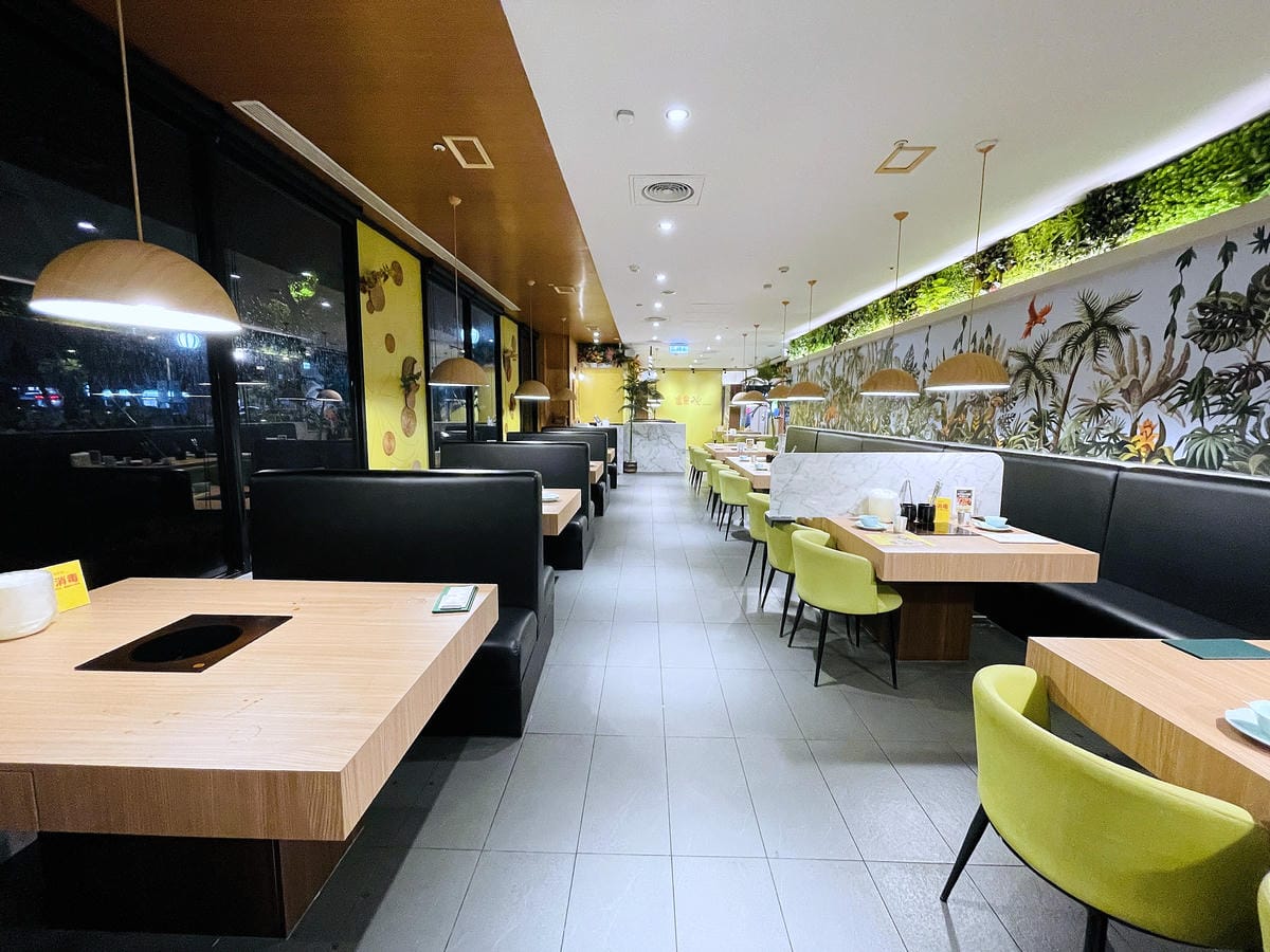 【追樂泰式火鍋 板橋重慶店】火鍋第一品牌-最狂排隊名店,湯頭『泰』正點了!最強「祕式泰式冬陰功」酸爽甘甜「椰子雞」水嫩椰肉讓人驚喜!