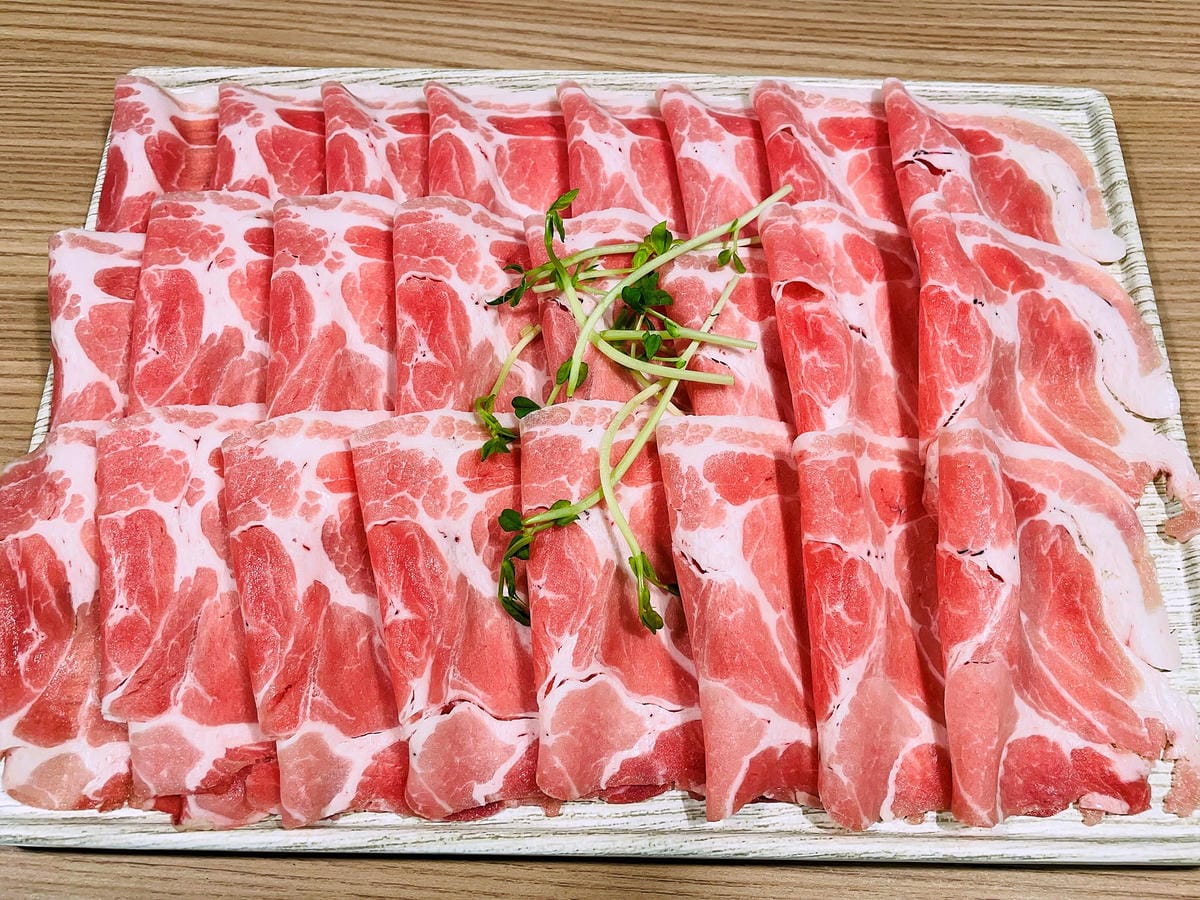 【追樂泰式火鍋 板橋重慶店】火鍋第一品牌-最狂排隊名店,湯頭『泰』正點了!最強「祕式泰式冬陰功」酸爽甘甜「椰子雞」水嫩椰肉讓人驚喜!