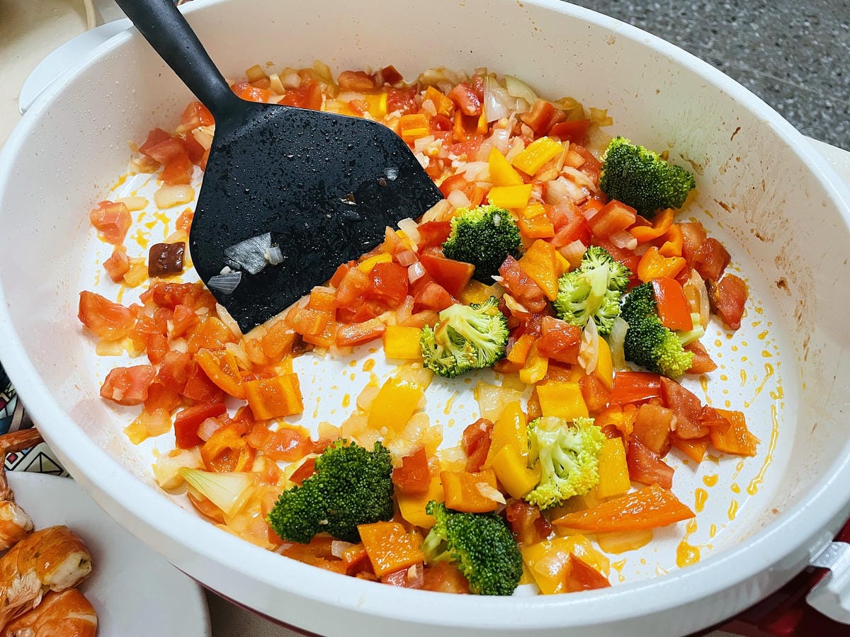 【SANSUI 山水】多功能電烤盤 SEBW-Q699『章魚燒海鮮燉飯蒜苗鹹豬肉』一鍋搞定!SGS檢驗合格-陶瓷塗層深鍋盤面大容量深,U型管導熱快料理超省時!