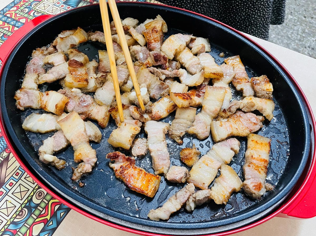 【SANSUI 山水】多功能電烤盤 SEBW-Q699『章魚燒海鮮燉飯蒜苗鹹豬肉』一鍋搞定!SGS檢驗合格-陶瓷塗層深鍋盤面大容量深,U型管導熱快料理超省時!