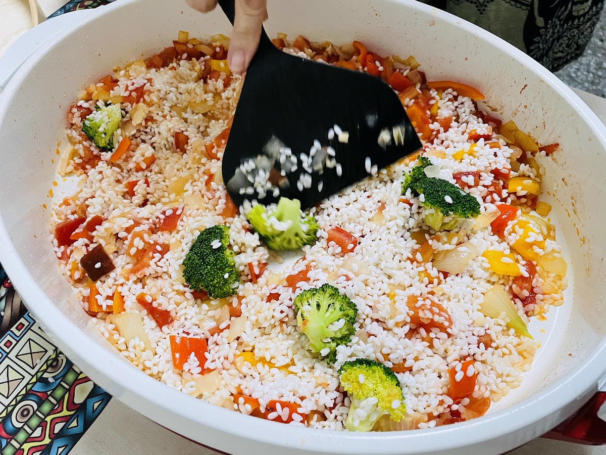 【SANSUI 山水】多功能電烤盤 SEBW-Q699『章魚燒海鮮燉飯蒜苗鹹豬肉』一鍋搞定!SGS檢驗合格-陶瓷塗層深鍋盤面大容量深,U型管導熱快料理超省時!