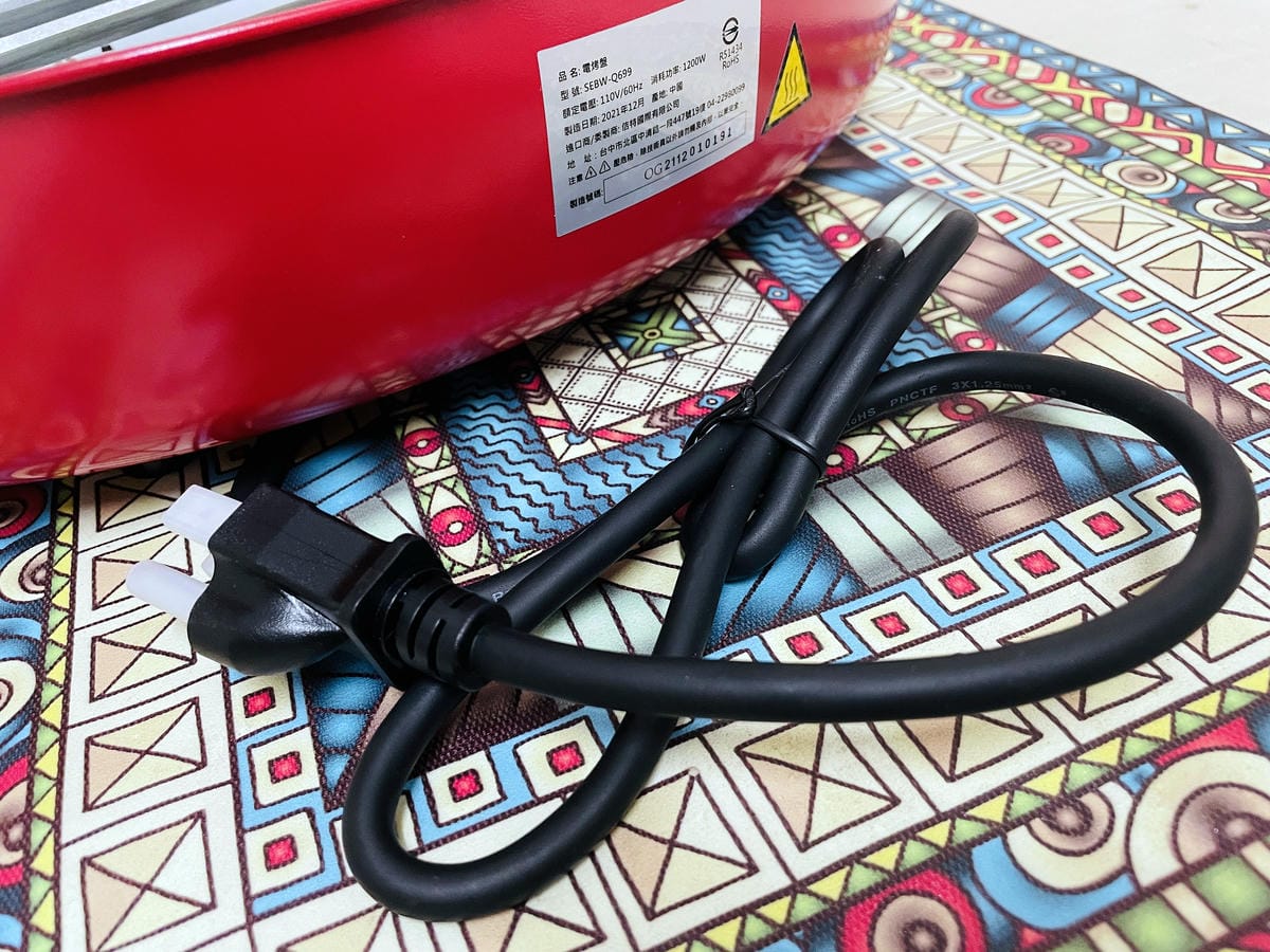 【SANSUI 山水】多功能電烤盤 SEBW-Q699『章魚燒海鮮燉飯蒜苗鹹豬肉』一鍋搞定!SGS檢驗合格-陶瓷塗層深鍋盤面大容量深,U型管導熱快料理超省時!