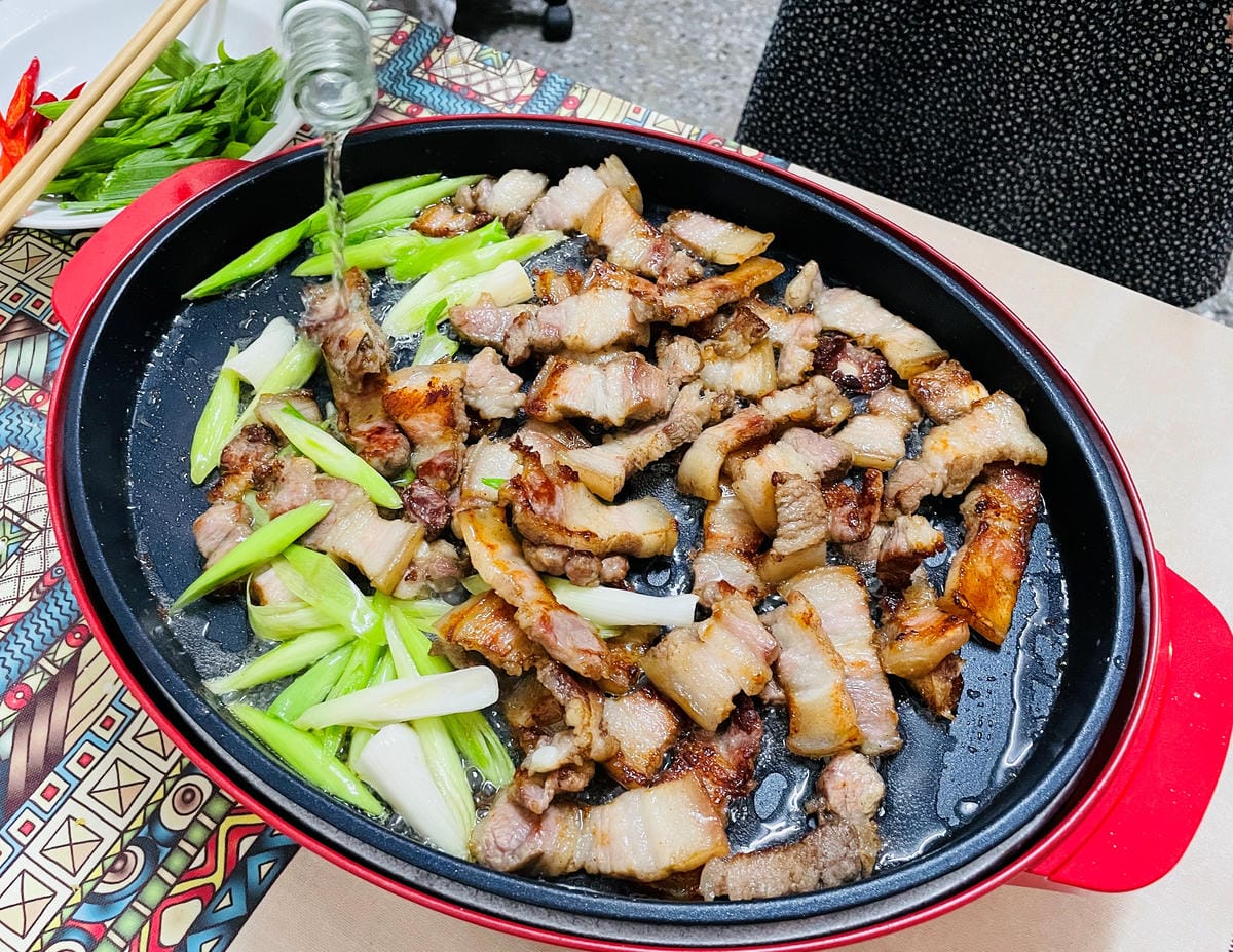 【SANSUI 山水】多功能電烤盤 SEBW-Q699『章魚燒海鮮燉飯蒜苗鹹豬肉』一鍋搞定!SGS檢驗合格-陶瓷塗層深鍋盤面大容量深,U型管導熱快料理超省時!