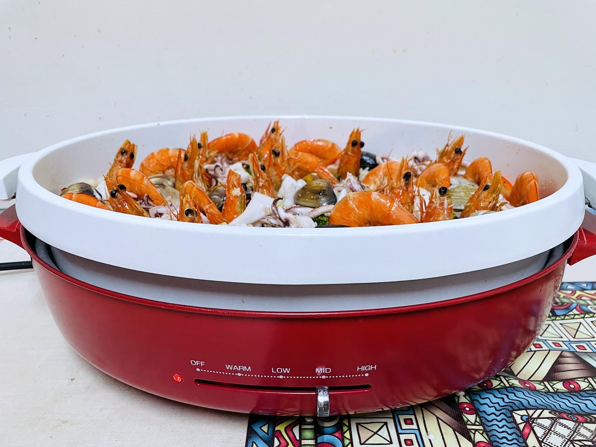 【SANSUI 山水】多功能電烤盤 SEBW-Q699『章魚燒海鮮燉飯蒜苗鹹豬肉』一鍋搞定!SGS檢驗合格-陶瓷塗層深鍋盤面大容量深,U型管導熱快料理超省時!