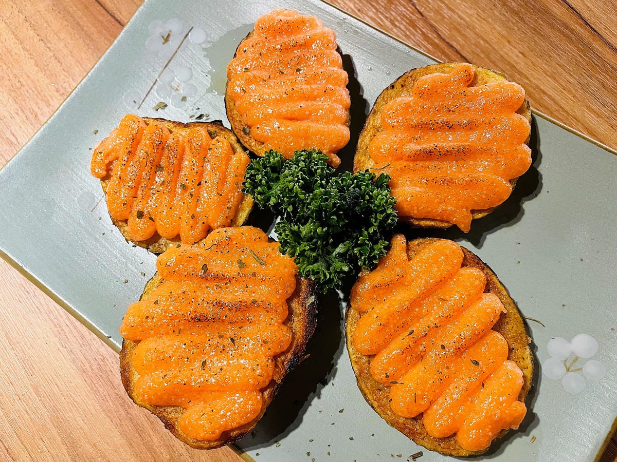 【容燒居酒屋】松山區居酒屋-台北寵物友善餐廳!毛孩專屬肉串吃起來帶小臘腸咪咪出門吃寵物串燒!