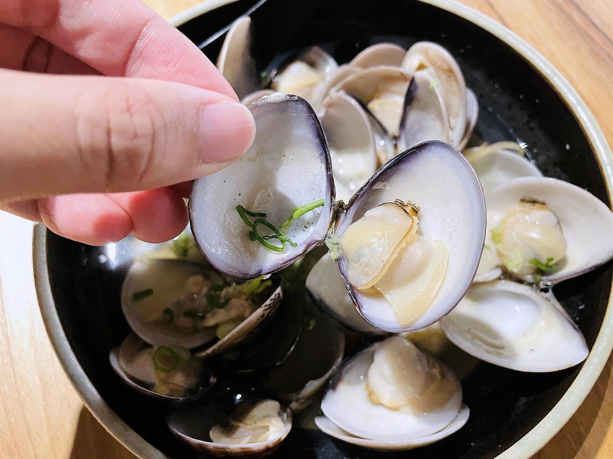 【容燒居酒屋】松山區居酒屋-台北寵物友善餐廳!毛孩專屬肉串吃起來帶小臘腸咪咪出門吃寵物串燒!