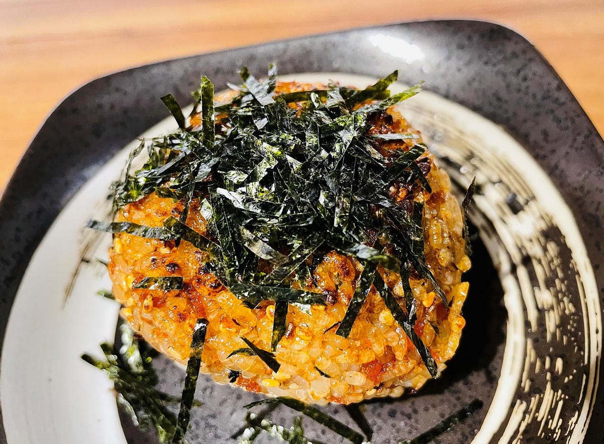 【容燒居酒屋】松山區居酒屋-台北寵物友善餐廳!毛孩專屬肉串吃起來帶小臘腸咪咪出門吃寵物串燒!