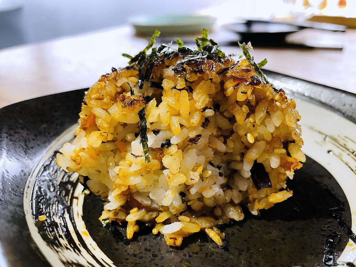 【容燒居酒屋】松山區居酒屋-台北寵物友善餐廳!毛孩專屬肉串吃起來帶小臘腸咪咪出門吃寵物串燒!