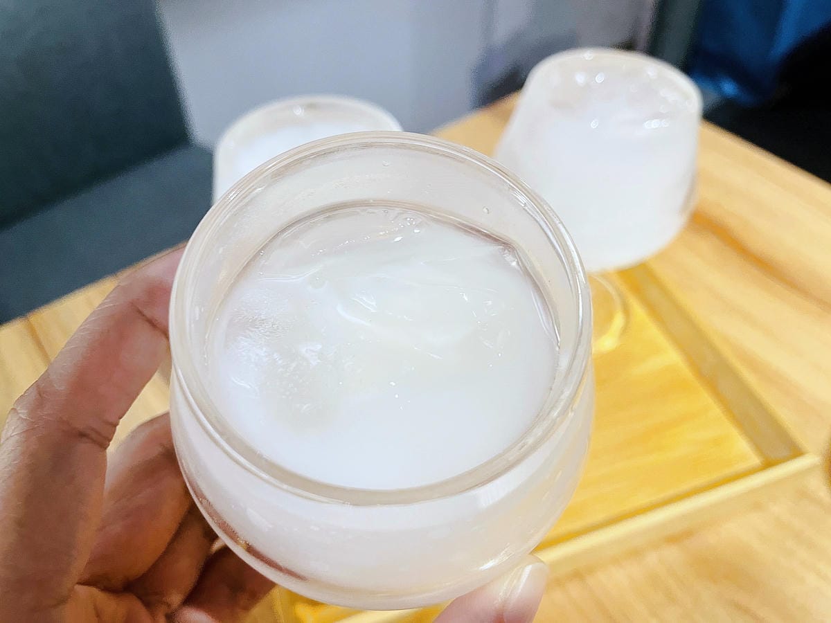 【容燒居酒屋】松山區居酒屋-台北寵物友善餐廳!毛孩專屬肉串吃起來帶小臘腸咪咪出門吃寵物串燒!