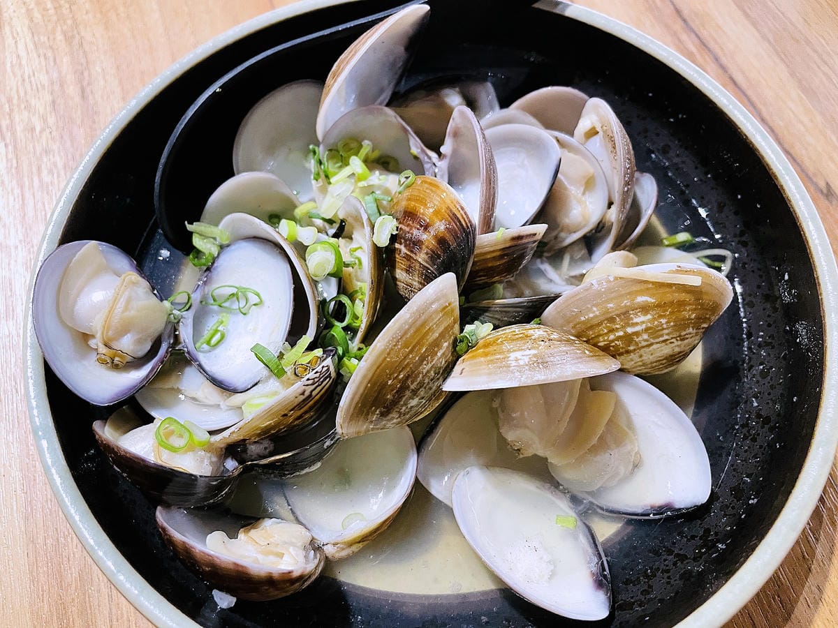 【容燒居酒屋】松山區居酒屋-台北寵物友善餐廳!毛孩專屬肉串吃起來帶小臘腸咪咪出門吃寵物串燒!