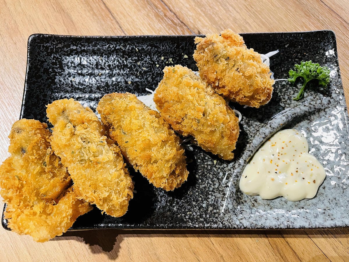 【容燒居酒屋】松山區居酒屋-台北寵物友善餐廳!毛孩專屬肉串吃起來帶小臘腸咪咪出門吃寵物串燒!