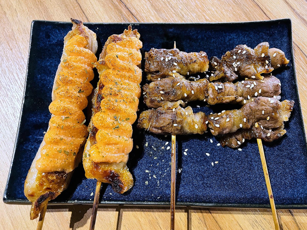 【容燒居酒屋】松山區居酒屋-台北寵物友善餐廳!毛孩專屬肉串吃起來帶小臘腸咪咪出門吃寵物串燒!