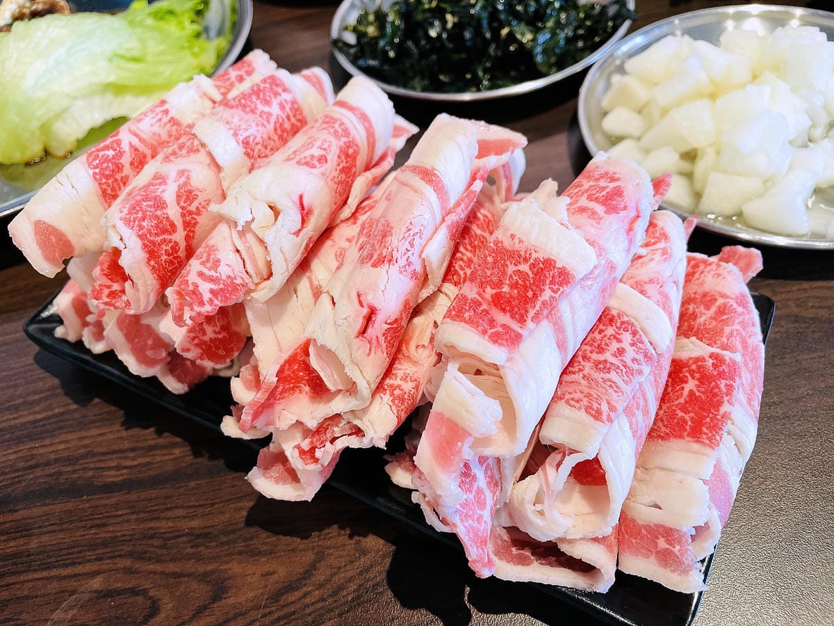 【韓雞村】닭한마리朋月栻-宜蘭小韓國村主題餐廳『韓式料理』『澎派海鮮』『大臉盆火鍋霸氣登場』!免費韓服體驗一秒變身韓妞宜蘭羅東多人聚餐推薦!