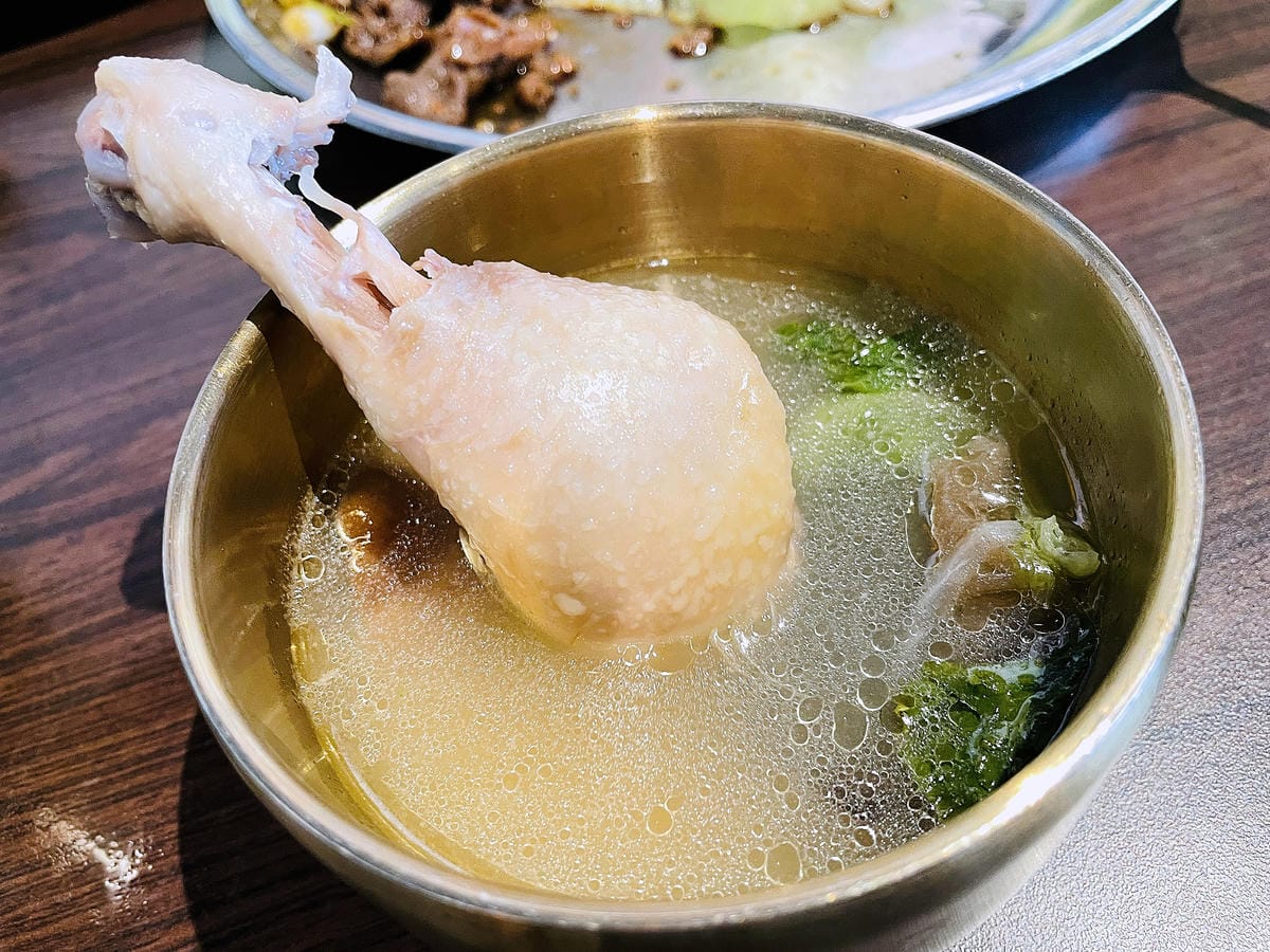 【韓雞村】닭한마리朋月栻-宜蘭小韓國村主題餐廳『韓式料理』『澎派海鮮』『大臉盆火鍋霸氣登場』!免費韓服體驗一秒變身韓妞宜蘭羅東多人聚餐推薦!