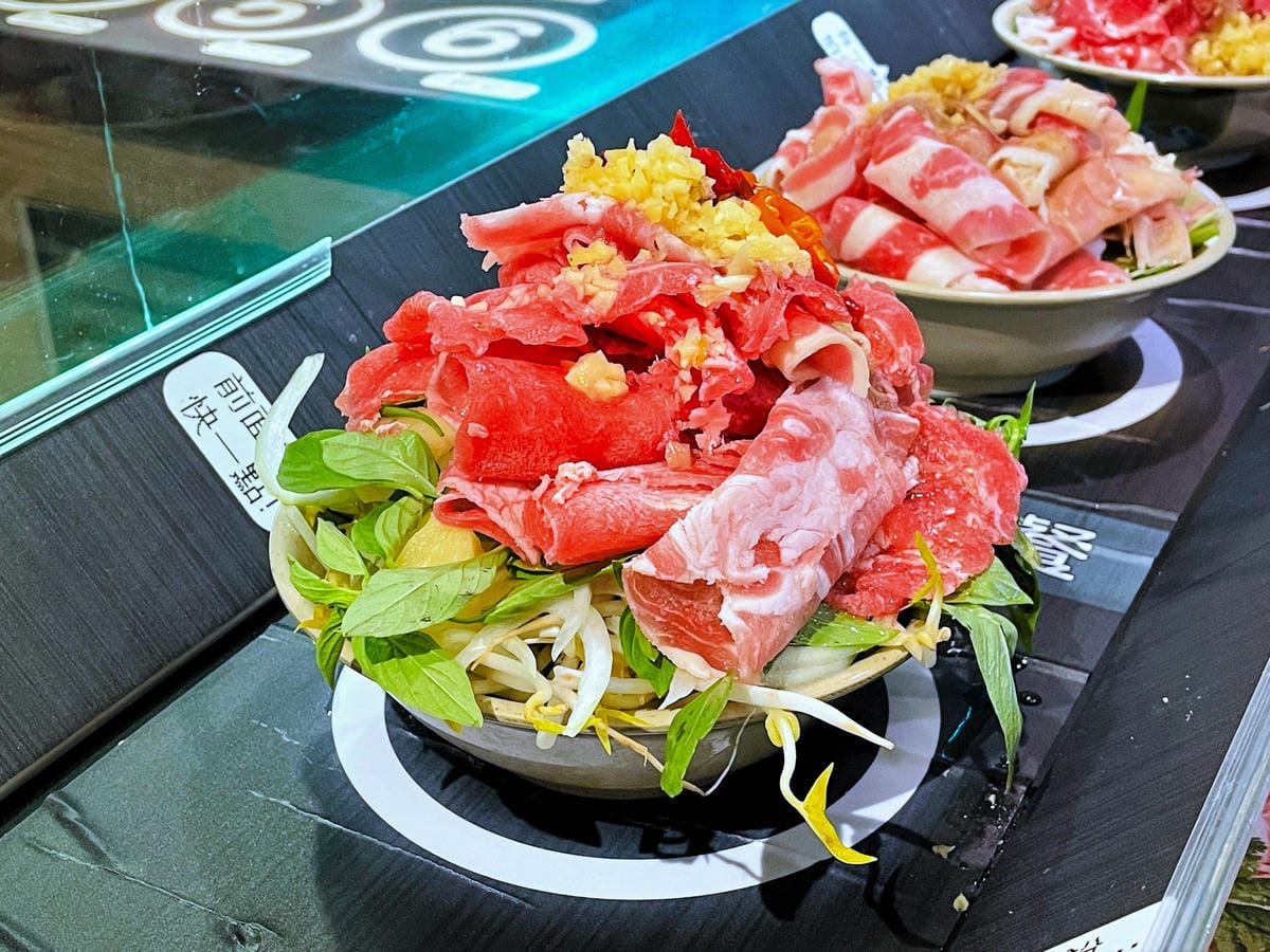 【大戈壁蒙古烤肉】台北平價『烤肉鴛鴦鍋』吃到飽推薦!菜單全新改版再升級大圓桌超適合團體多人聚餐!