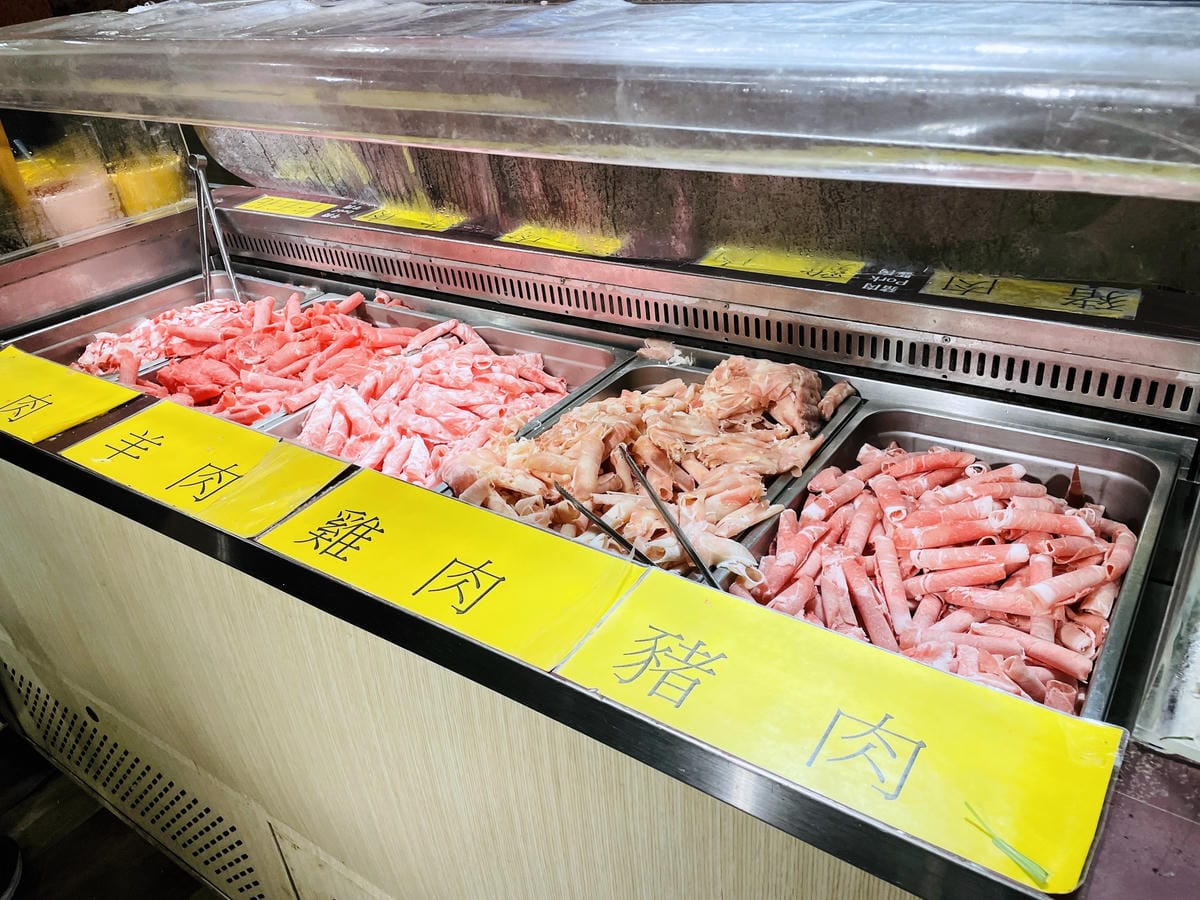 【大戈壁蒙古烤肉】台北平價『烤肉鴛鴦鍋』吃到飽推薦!菜單全新改版再升級大圓桌超適合團體多人聚餐!