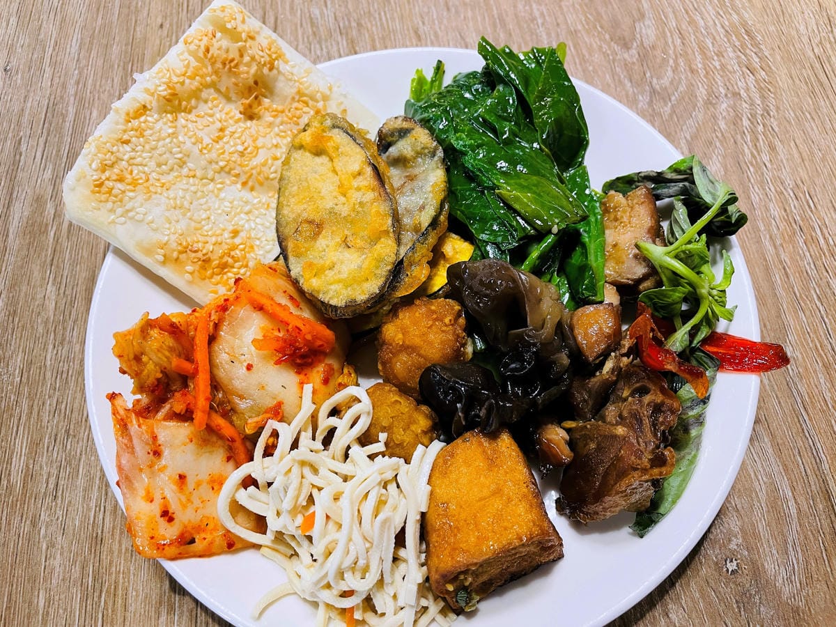 【大戈壁蒙古烤肉】台北平價『烤肉鴛鴦鍋』吃到飽推薦!菜單全新改版再升級大圓桌超適合團體多人聚餐!