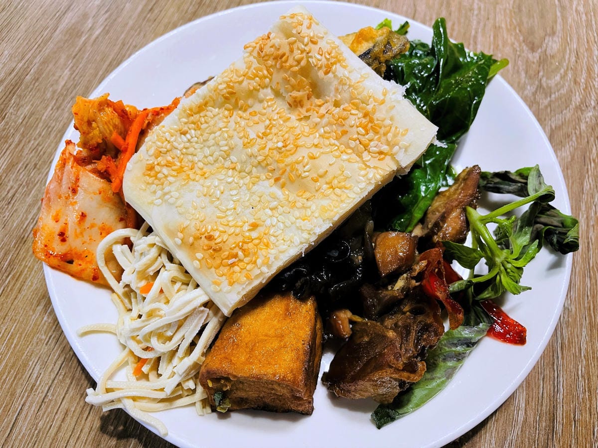 【大戈壁蒙古烤肉】台北平價『烤肉鴛鴦鍋』吃到飽推薦!菜單全新改版再升級大圓桌超適合團體多人聚餐!