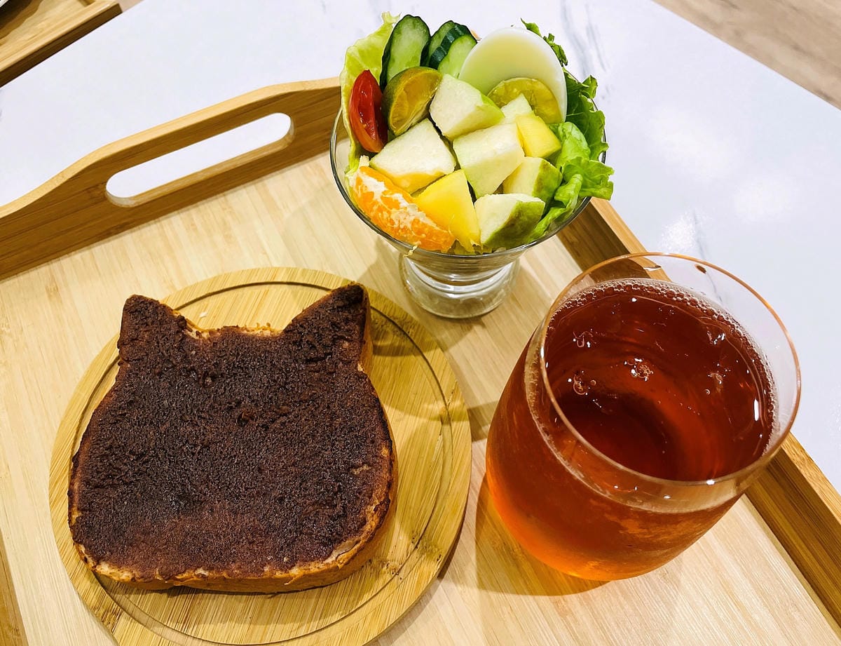 【貓裡居】萌貓咪爆擊『林口貓咖啡廳』『貓旅館』推薦!超療癒貓奴天堂盡情撸貓超好吃抹茶千層蛋糕!