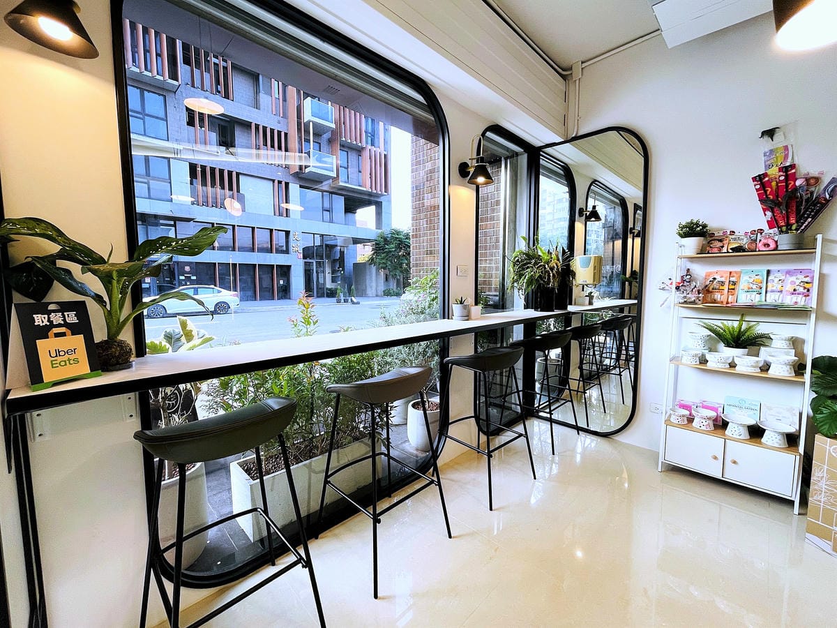 【貓裡居】萌貓咪爆擊『林口貓咖啡廳』『貓旅館』推薦!超療癒貓奴天堂盡情撸貓超好吃抹茶千層蛋糕!