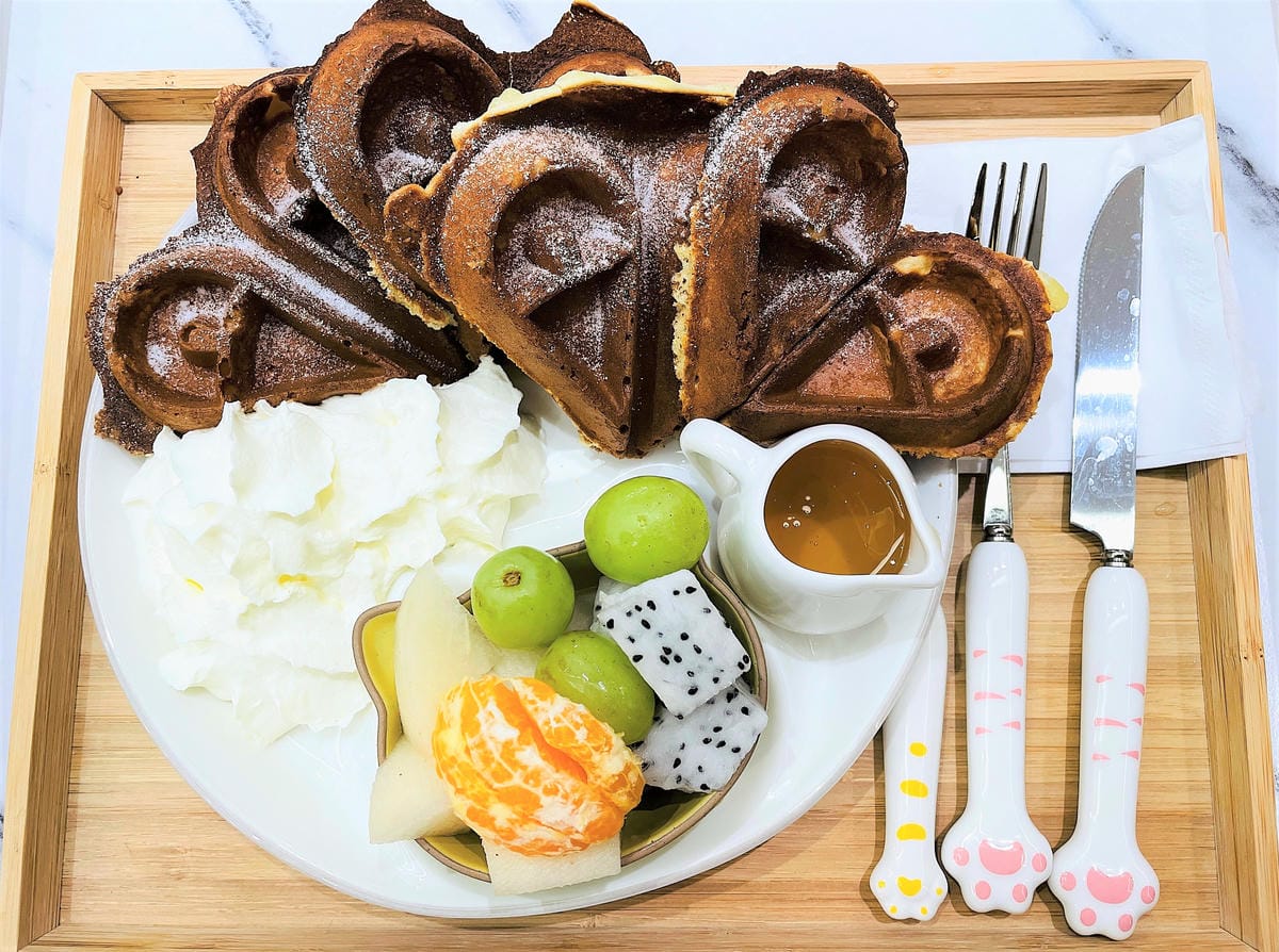 【貓裡居】萌貓咪爆擊『林口貓咖啡廳』『貓旅館』推薦!超療癒貓奴天堂盡情撸貓超好吃抹茶千層蛋糕!