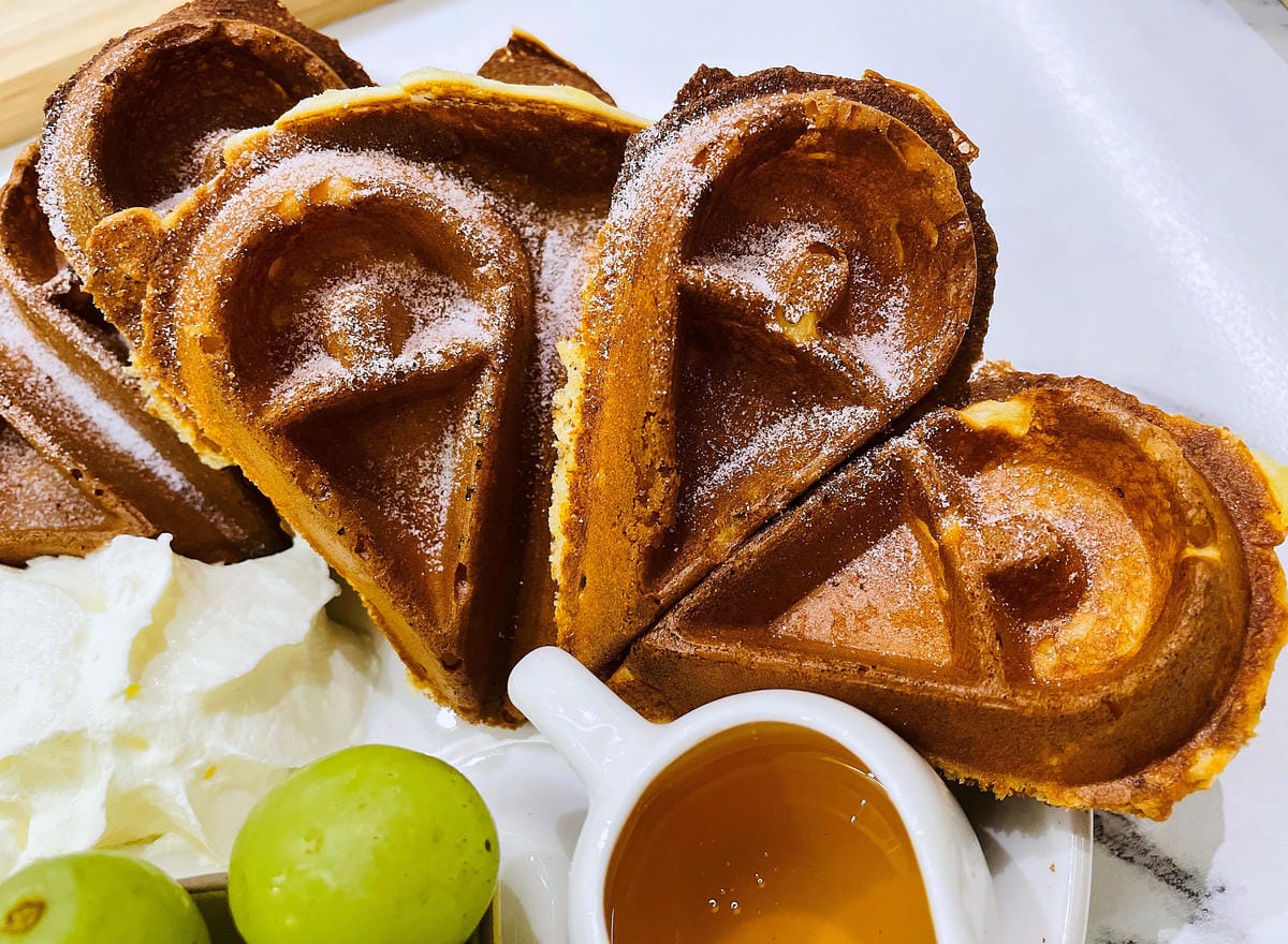 【貓裡居】萌貓咪爆擊『林口貓咖啡廳』『貓旅館』推薦!超療癒貓奴天堂盡情撸貓超好吃抹茶千層蛋糕!