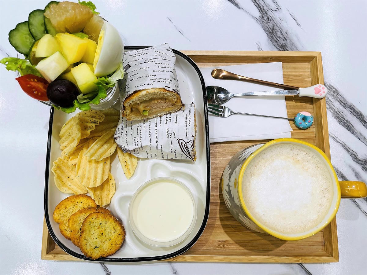 【貓裡居】萌貓咪爆擊『林口貓咖啡廳』『貓旅館』推薦!超療癒貓奴天堂盡情撸貓超好吃抹茶千層蛋糕!