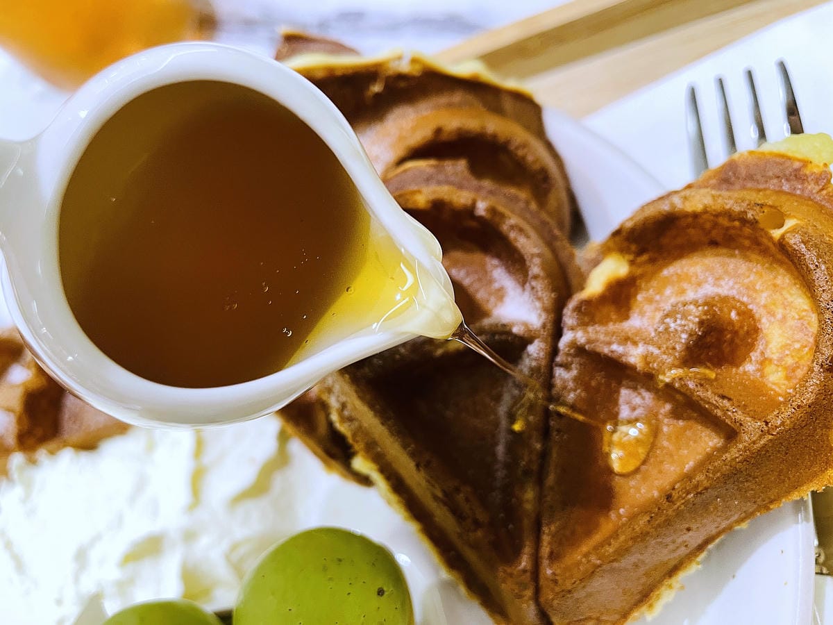 【貓裡居】萌貓咪爆擊『林口貓咖啡廳』『貓旅館』推薦!超療癒貓奴天堂盡情撸貓超好吃抹茶千層蛋糕!