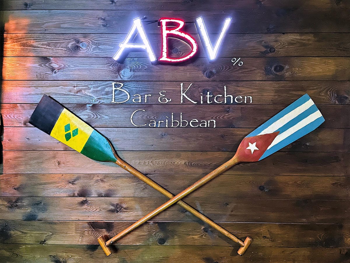 【ABV加勒比海餐酒館】台北東區餐酒館!喝世界精釀啤酒看運動轉播就是爽!捷運忠孝敦化站東區美食,不限時啤酒餐廳推薦!