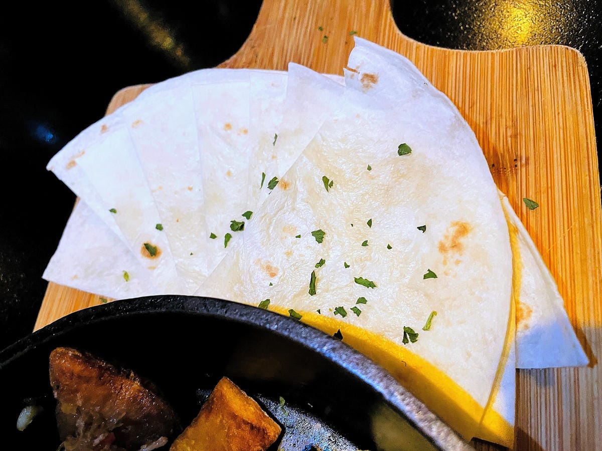 【ABV加勒比海餐酒館】台北東區餐酒館!喝世界精釀啤酒看運動轉播就是爽!捷運忠孝敦化站東區美食,不限時啤酒餐廳推薦!