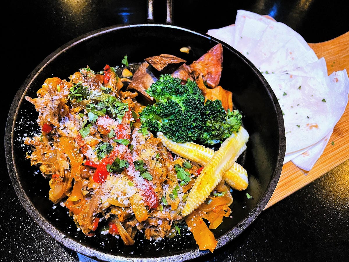 【ABV加勒比海餐酒館】台北東區餐酒館!喝世界精釀啤酒看運動轉播就是爽!捷運忠孝敦化站東區美食,不限時啤酒餐廳推薦!