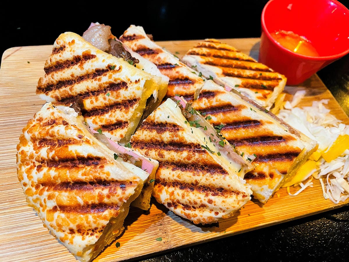 【ABV加勒比海餐酒館】台北東區餐酒館!喝世界精釀啤酒看運動轉播就是爽!捷運忠孝敦化站東區美食,不限時啤酒餐廳推薦!