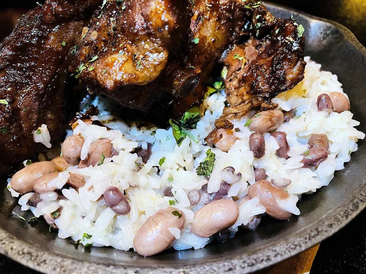 【ABV加勒比海餐酒館】台北東區餐酒館!喝世界精釀啤酒看運動轉播就是爽!捷運忠孝敦化站東區美食,不限時啤酒餐廳推薦!