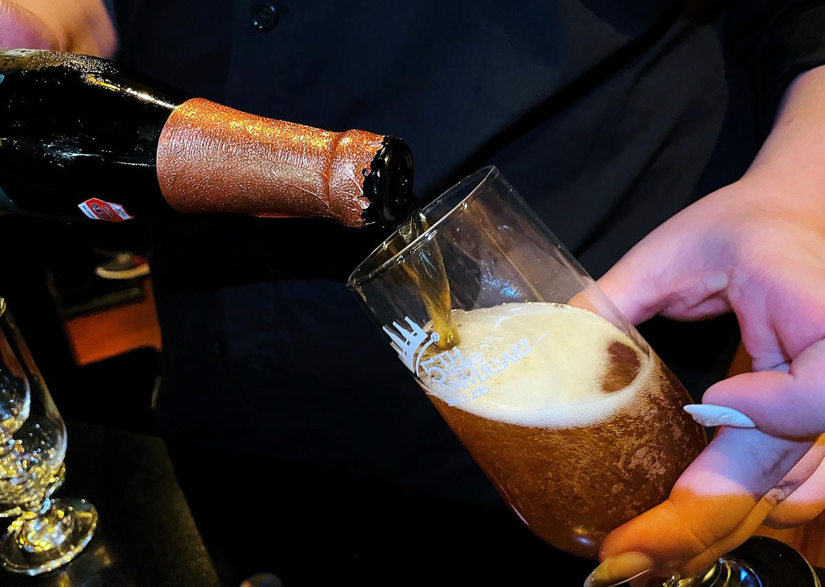 【ABV加勒比海餐酒館】台北東區餐酒館!喝世界精釀啤酒看運動轉播就是爽!捷運忠孝敦化站東區美食,不限時啤酒餐廳推薦!